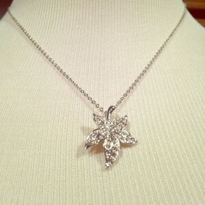 Maple leaf silver sparkle necklace w/18krgp chain